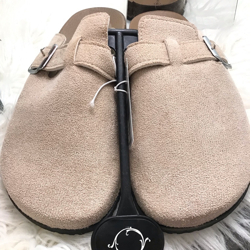 Women’s Clogs - Picture 3 of 5